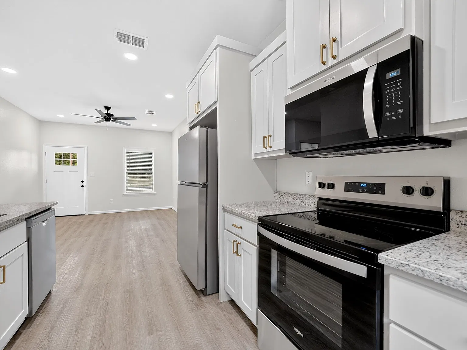 2 bed, 795 sqft, $1,295 — Photo 3