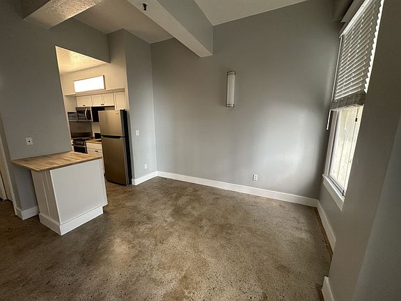 3rd image of 7 E 400 S APT 518