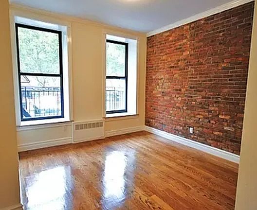 4th image of 230 E 97th St