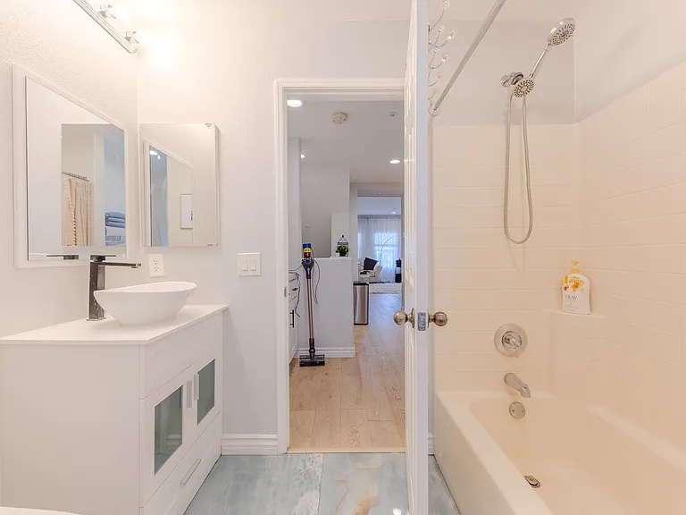 628 E Walnut St — Photo 32