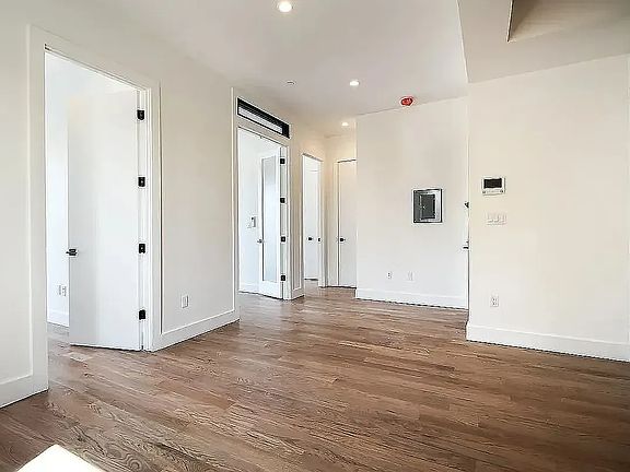 2nd image of 1520 Putnam Ave #2B