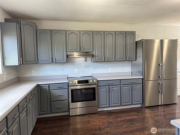 3rd image of 4608 141st Street E