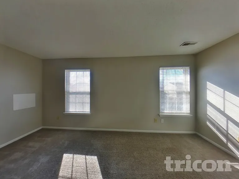 4244 Village Trace Dr — Photo 8