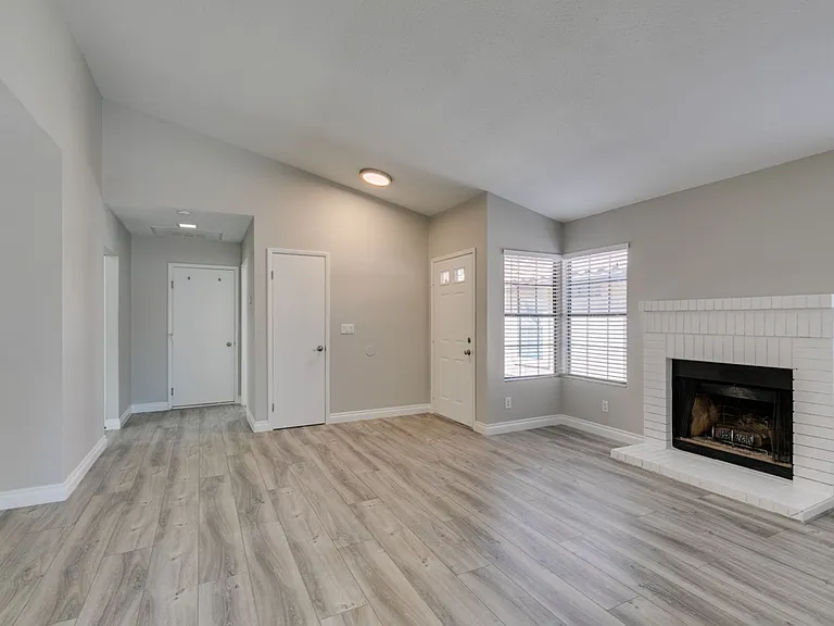 8292 Palmada Dr — Photo 11