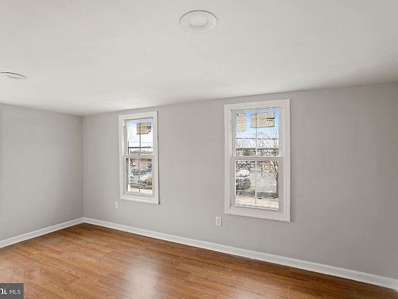 4th image of 418 South Broadway
