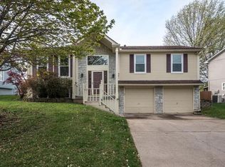 441 SE Ashton Dr, Lees Summit, MO 64063