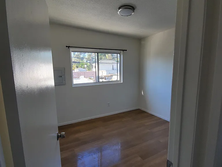 2535 S Redondo Blvd #8 — Photo 4