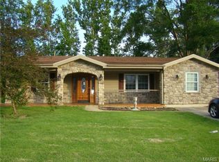 1510 Belleau Lake Dr, O'Fallon, MO
