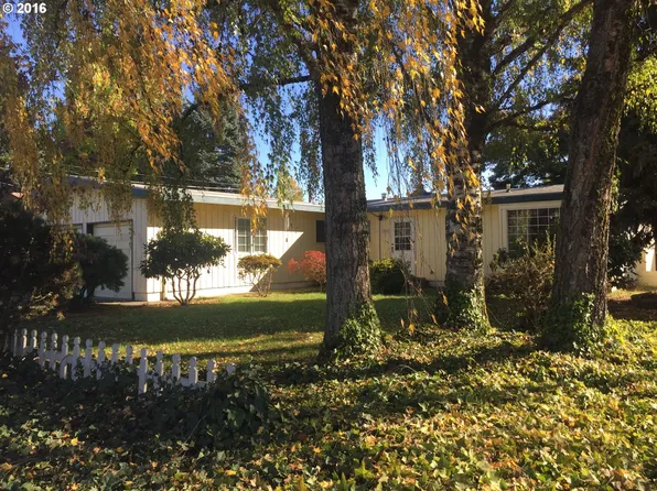 1904 Laurel Dr, Newberg, OR 97132