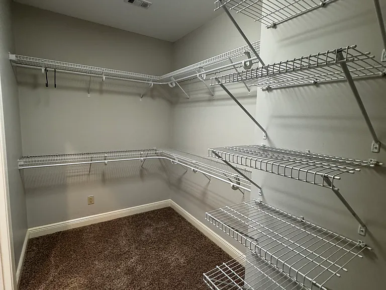 717 Greenbriar Dr — Photo 14