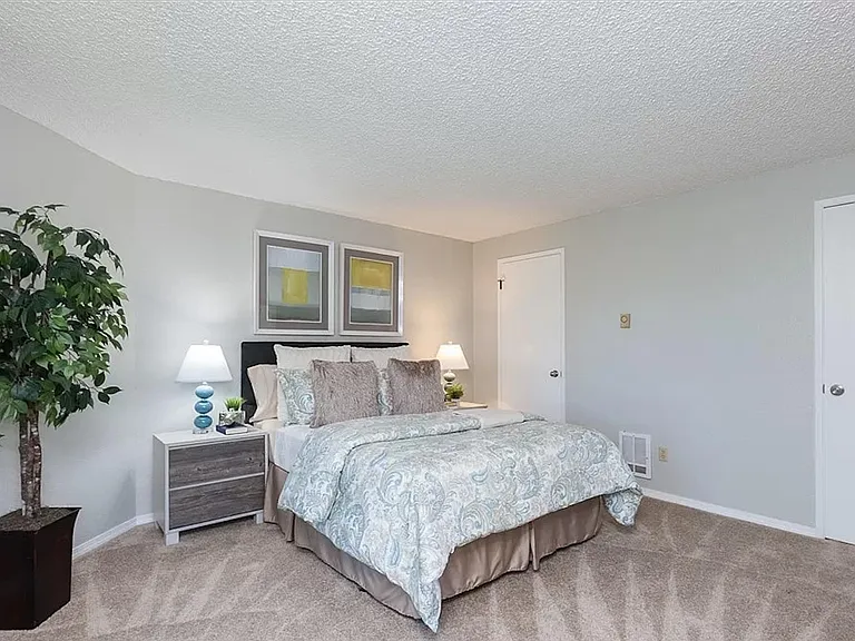 340 SE Donnelly Ln — Photo 13
