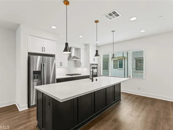 102 Sorrel Ct, Burbank, CA 91506