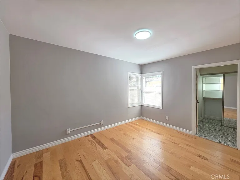 7019 Jamieson Ave — Photo 11
