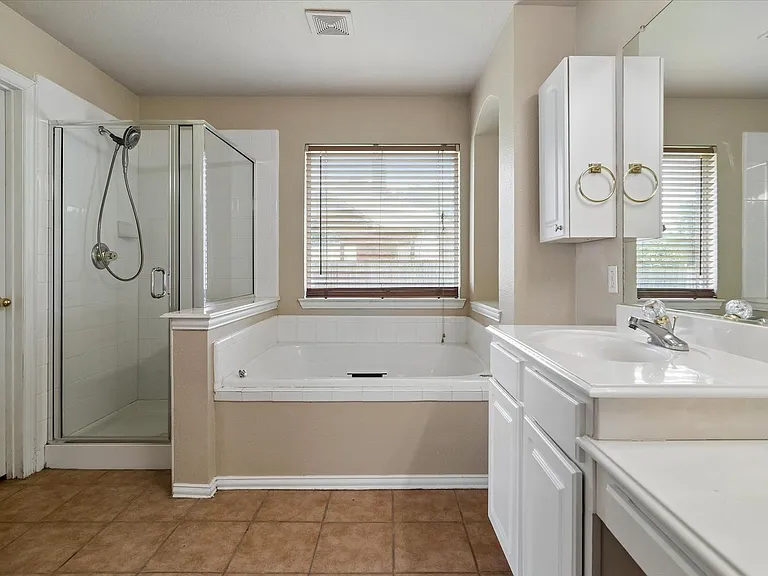 5001 Lake Crest Dr — Photo 11