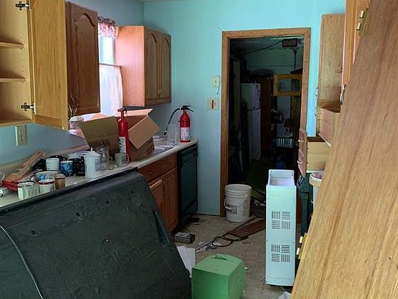 4th image of 16926 Forest Bend Ave