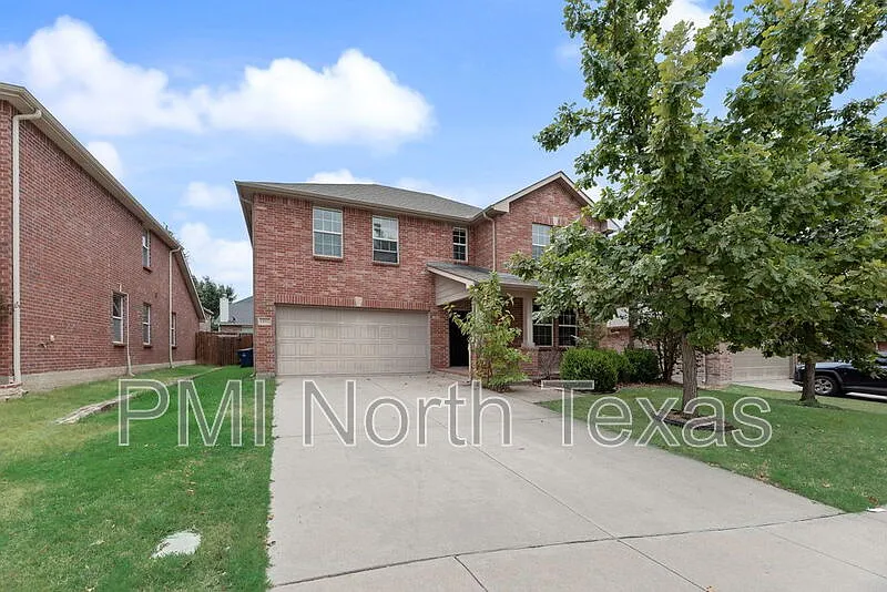 4 bed, 2.5 bath, 2617 sqft, $2,800 — Photo 4
