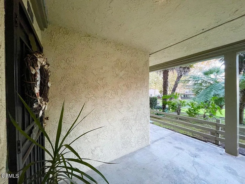 2 bed, 2.0 bath, 942 sqft, $3,200 — Photo 2