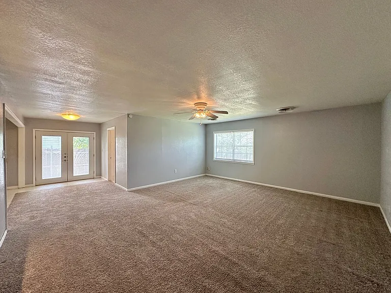 1801 Glendale Dr — Photo 15