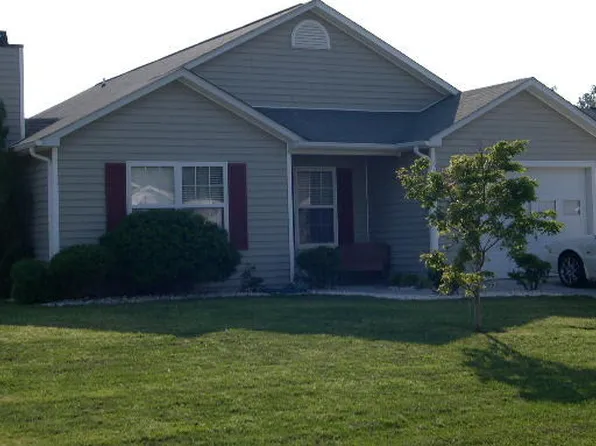 813 S Dogwood Ln, Swansboro, NC 28584