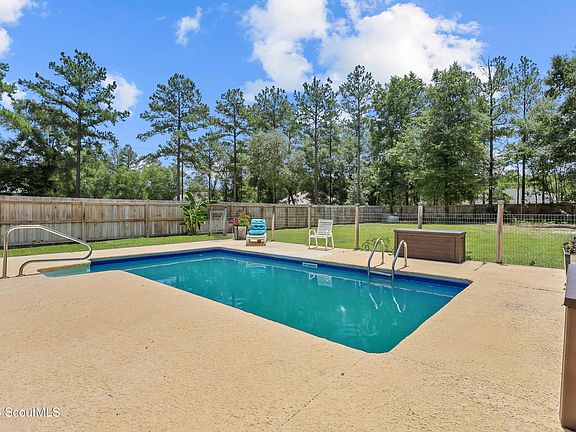 3rd image of 1301 Pelican Ln SE