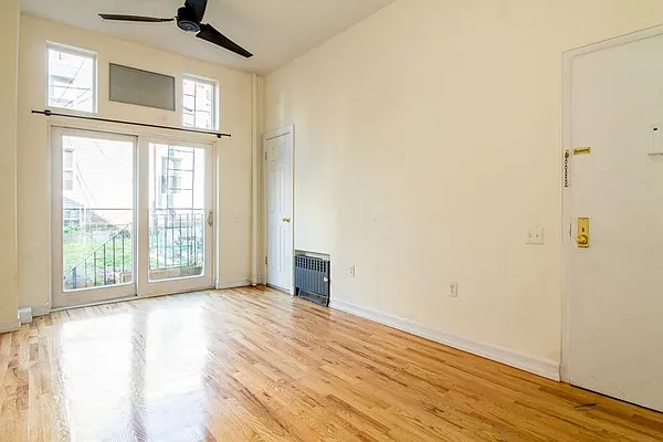 Rented by EXR | media 17