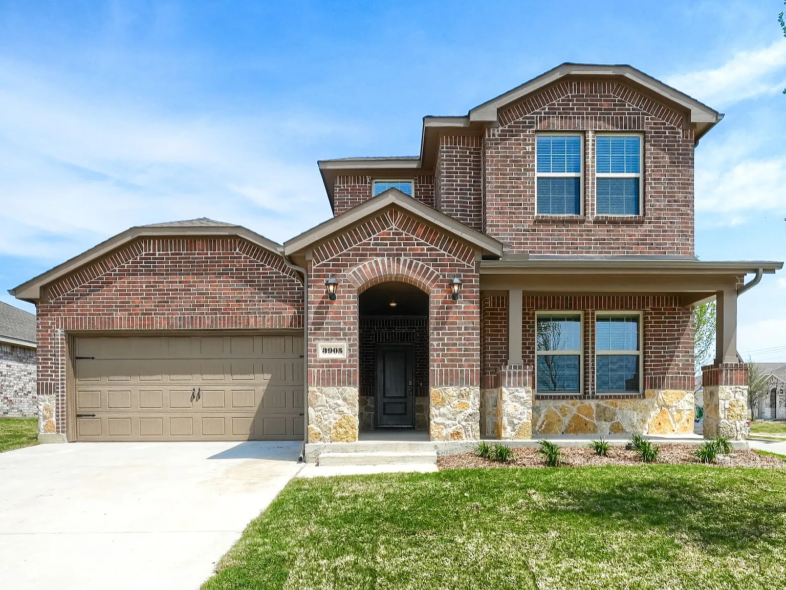 4 bed, 2242 sqft, $2,499 — Photo 2