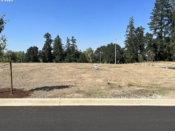 1511 NW Adelaide St #38, McMinnville, OR 97128