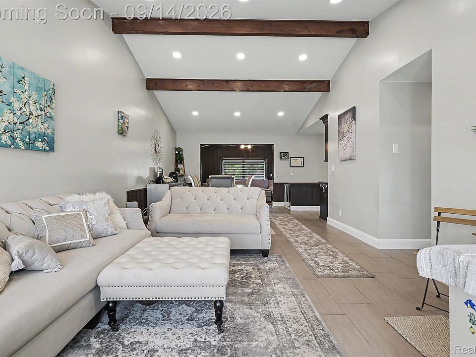 5741 Fairwood Dr, photo 3