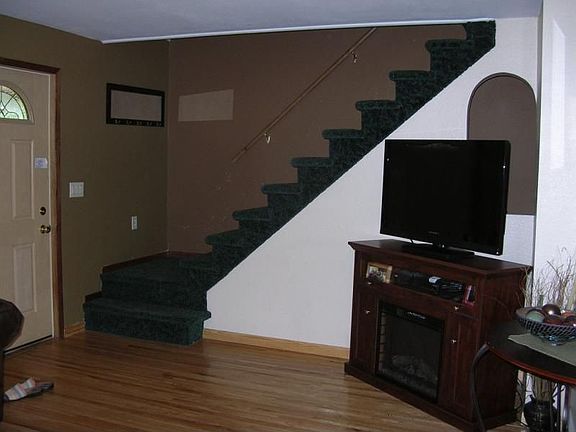 3rd image of 114 5th Ave W
