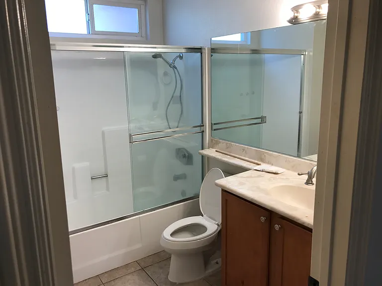 1000 Estes St #6 — Photo 1