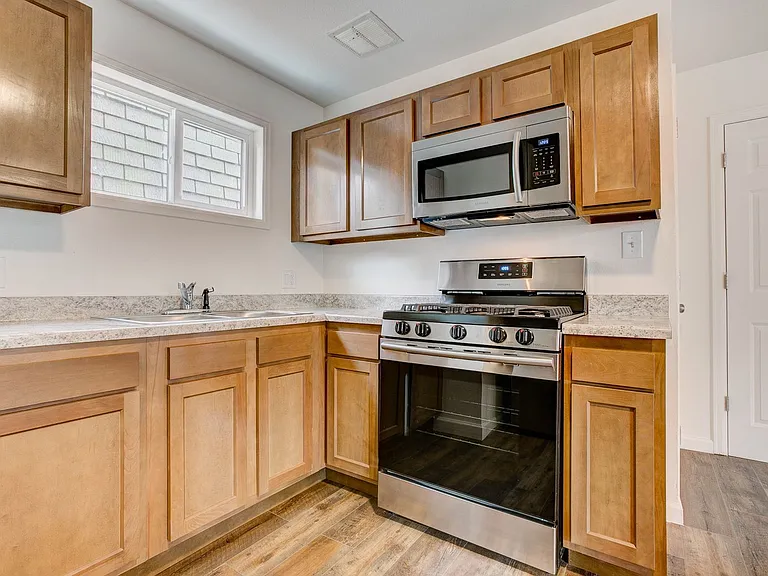 112 E Stuart St — Photo 10