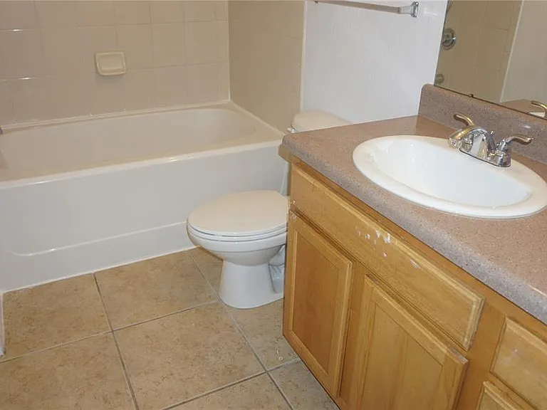 2402 Courtney Meadows Ct #101 — Photo 17
