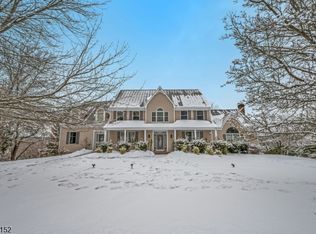 10 Red Robin Way, Raritan Twp., NJ 08822