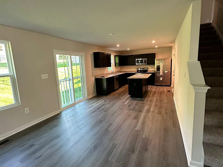 1004 Veneer Ct — Photo 7