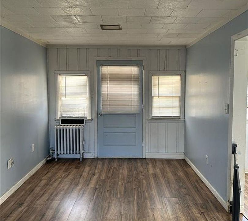 2nd image of 200 N Sumner St
