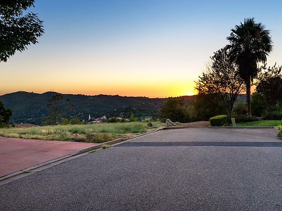 3rd image of 625 Twilight Ln