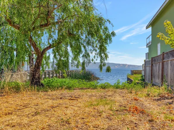 2427 Lakeshore Boulevard, Lakeport, CA 95453