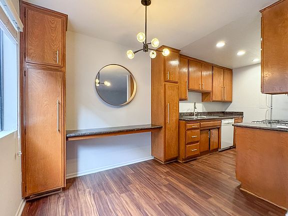 4th image of 4071 McLaughlin Ave #4