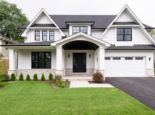 2126 Dewes St, Glenview, IL