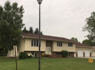 1105 Saint Anne St, Crookston, MN 56716