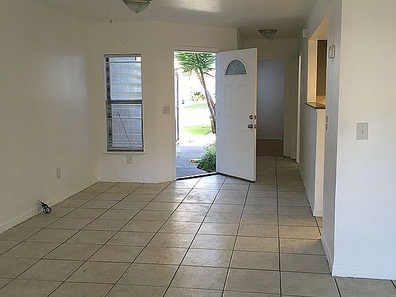 5th image of 1221 Songbird Ln