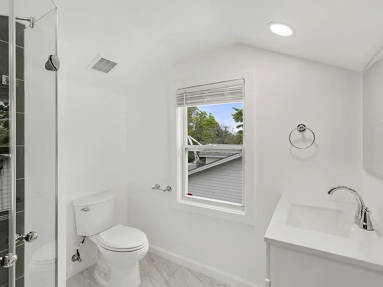 6011 44th Ave — Photo 27