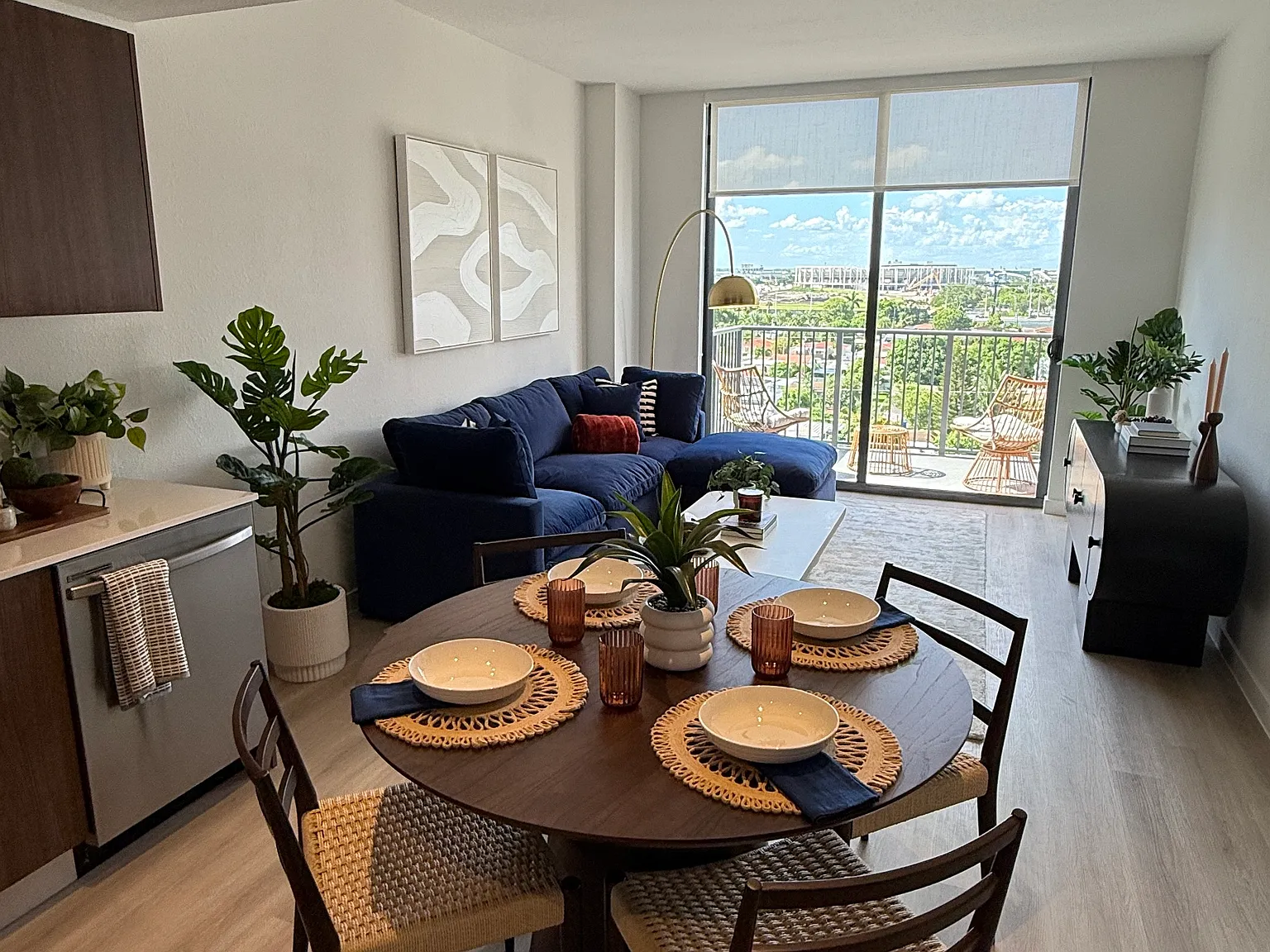 2 bed, 1037 sqft, $2,600 — Photo 3