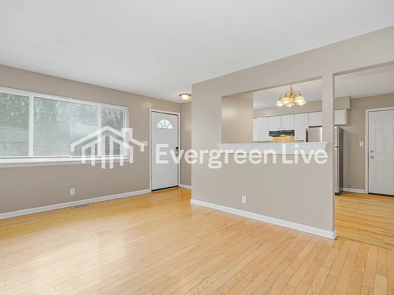 4928 Comstock Dr — Photo 5