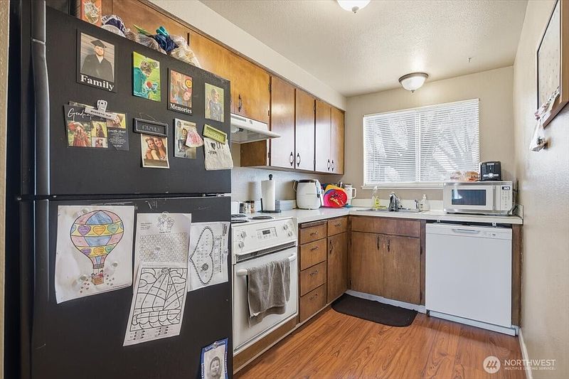4th image of 3506 W 1st Ave
