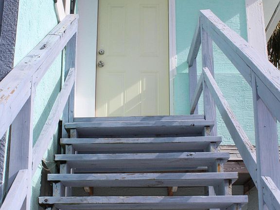 2nd image of 124 S Noble St Unit 3