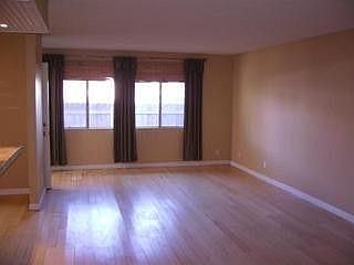 4th image of 2447 Huntington Dr APT 3