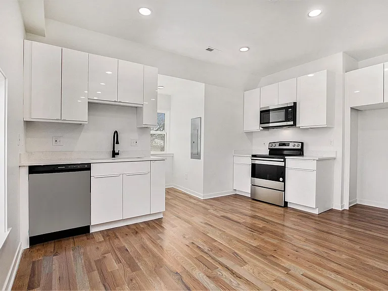 3404 Campbell St — Photo 9