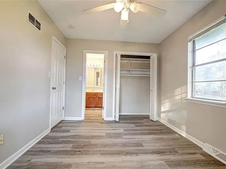 408 NE Lakeview Dr — Photo 20