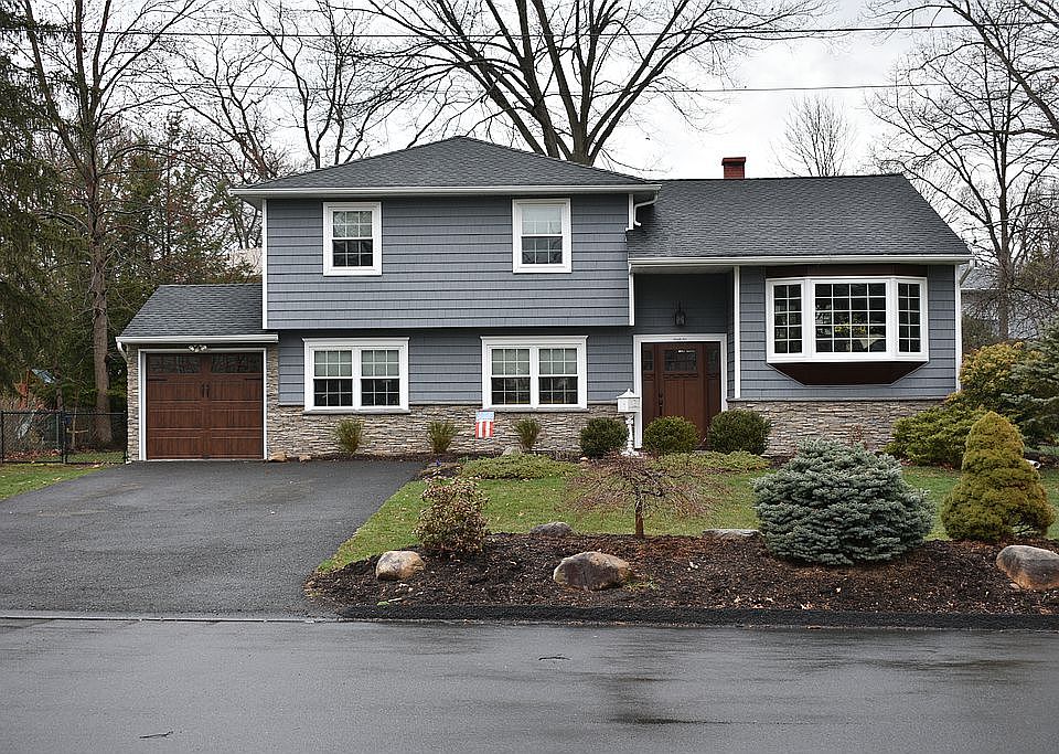 1st image of 22 Shetland Dr